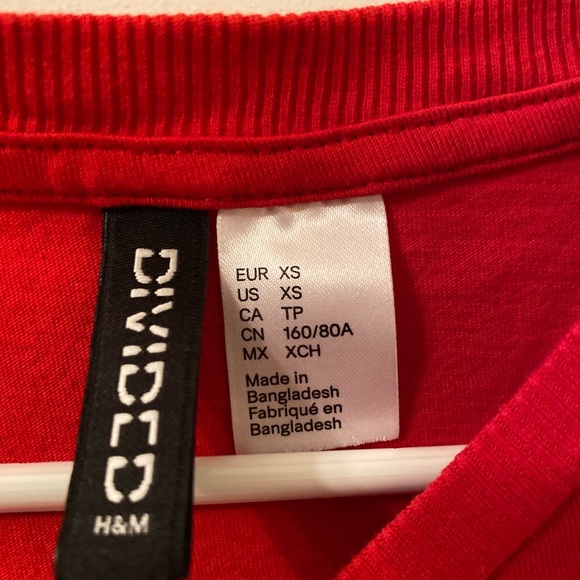 Red cropped T-shirt - Picture 2 of 3